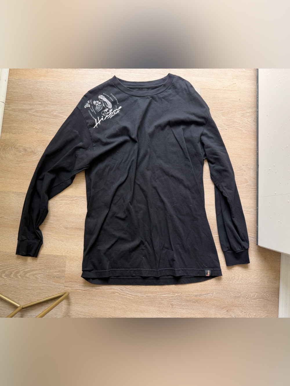 Hinano Men's Black Long-Sleeve Graphic Crewneck Shirt size large